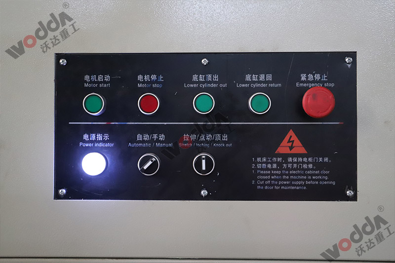 100噸下頂式四柱液壓機控制臺 100噸下頂式四柱液壓機控制臺