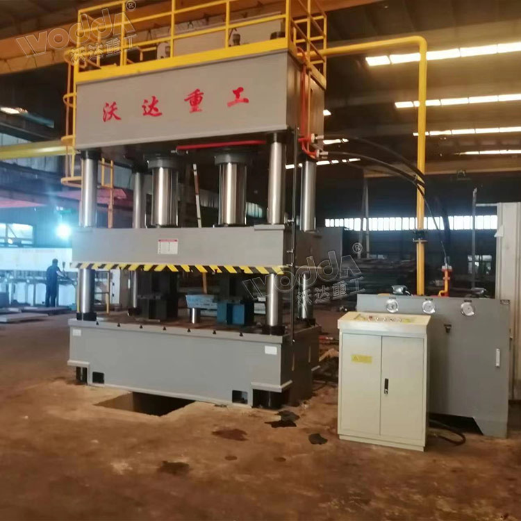630噸四柱液壓機(jī)客戶現(xiàn)場圖 630噸四柱液壓機(jī)客戶現(xiàn)場圖