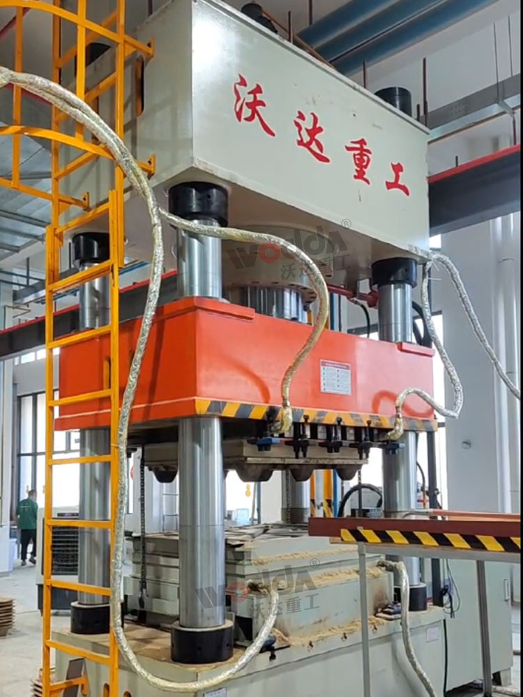 木屑托盤成型液壓機客戶現場 木屑托盤成型液壓機客戶現場