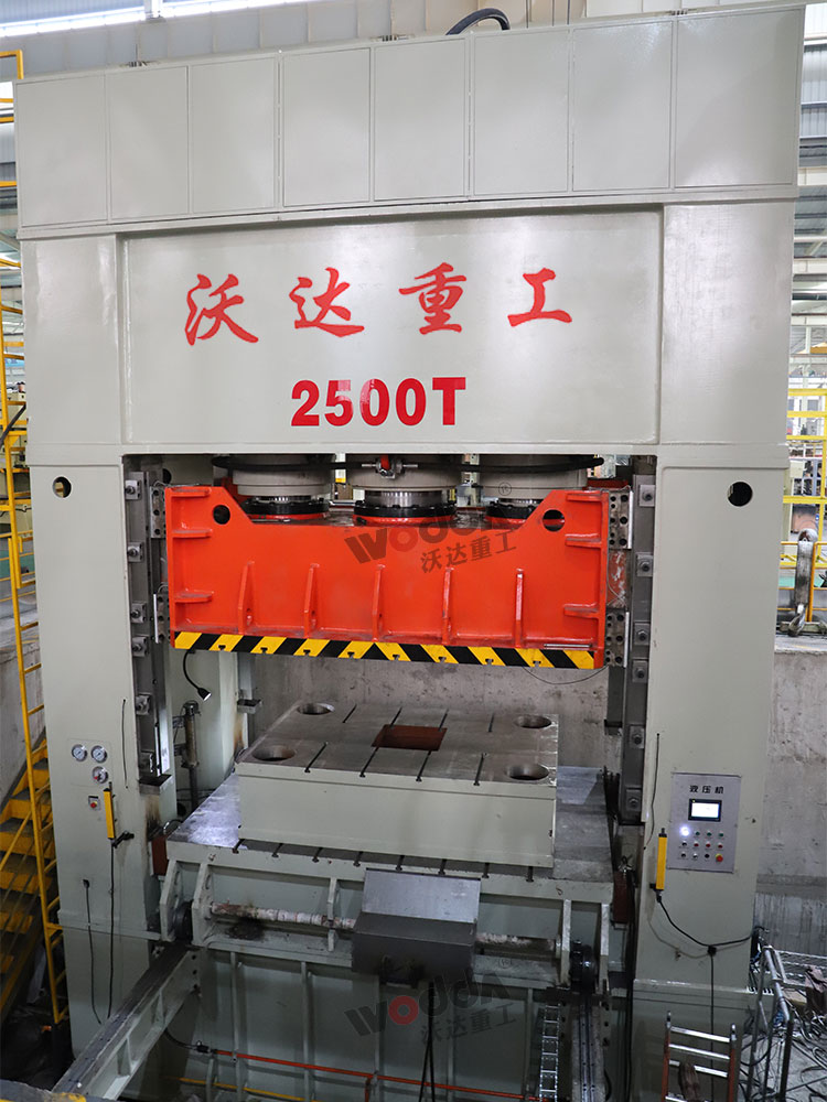 2500噸框架式液壓機車間調試 2500噸框架式液壓機車間調試