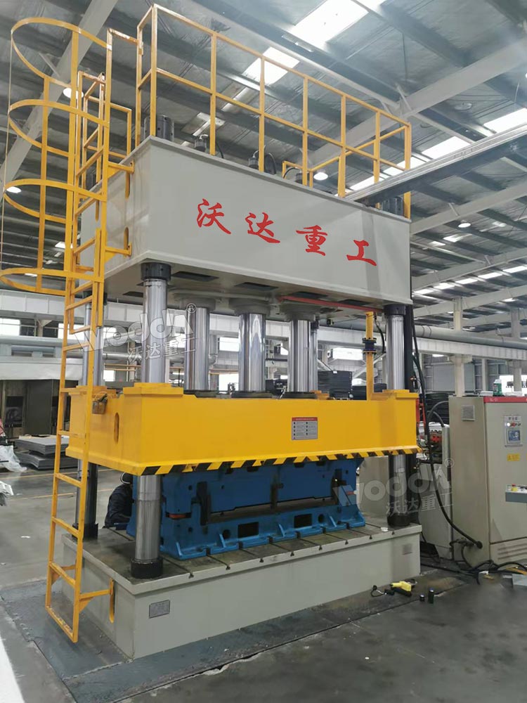 400噸汽車內飾件成型液壓機現場 400噸汽車內飾件成型液壓機現場