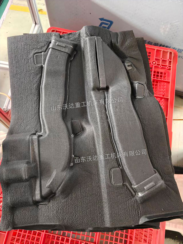 熱壓汽車除霜通風管成型 熱壓汽車除霜通風管成型