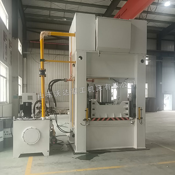 500噸框架式液壓機安裝完成 500噸框架式液壓機安裝完成