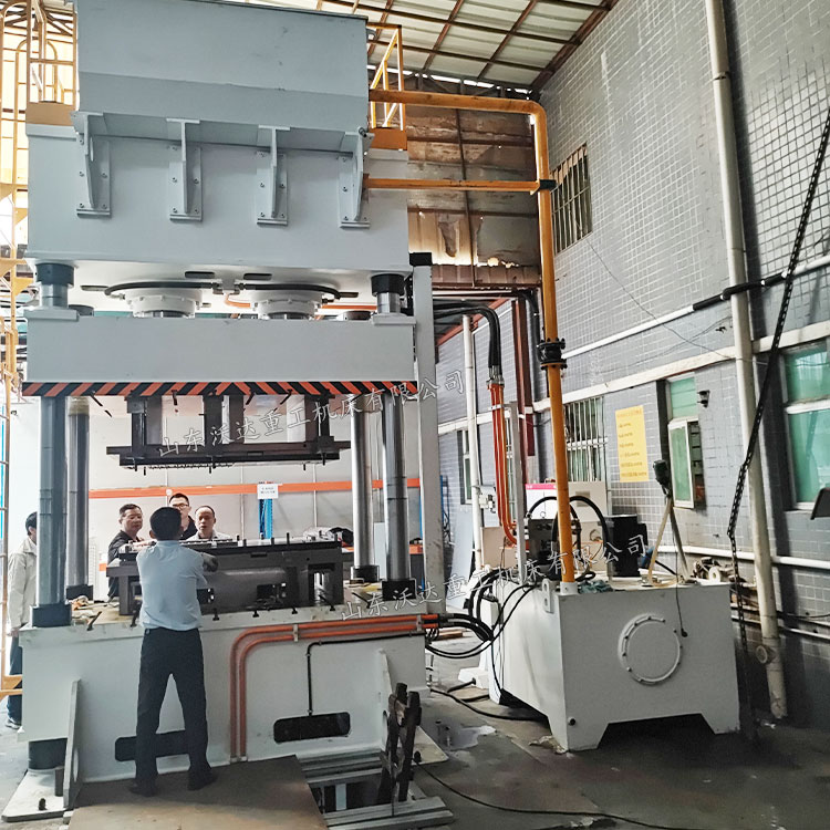 500噸不銹鋼板沖壓成型液壓機試機 500噸不銹鋼板沖壓成型液壓機試機