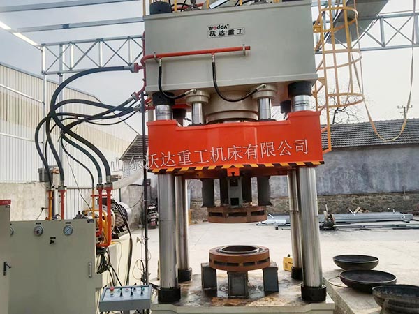 1000噸封頭拉伸液壓機現場