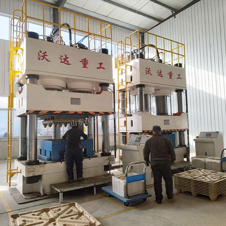 1600噸木屑托盤液壓機現場