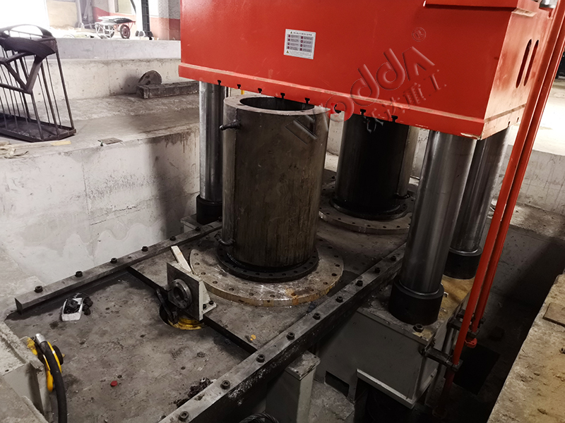 1000噸碳素石墨坩堝液壓機 1000噸碳素石墨坩堝液壓機